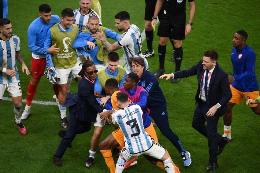 Hollanda-Arjantin maçında büyük gerginlik! Messi'den Weghorst'a şok sözler: Ne bakıyorsun aptal!