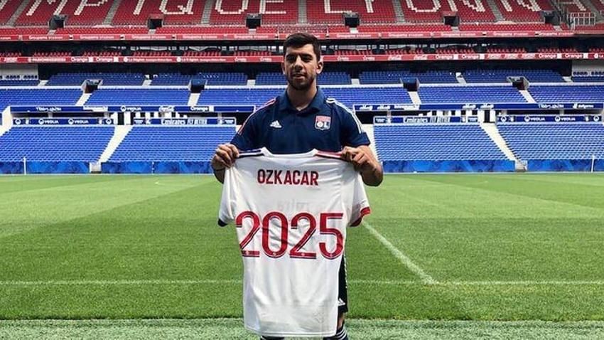 17 yaşındaki yeteneğe formayı kaptırdı Florya'daki eşyalarını topladı! Galatasaray'da ayrılık