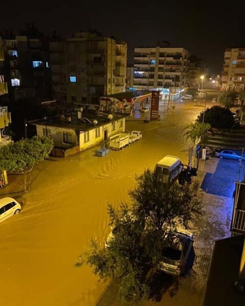 Antalya'da sel felaketi! Her yeri su bastı