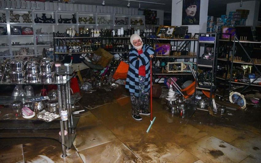 Antalya'da sel felaketi! Her yeri su bastı