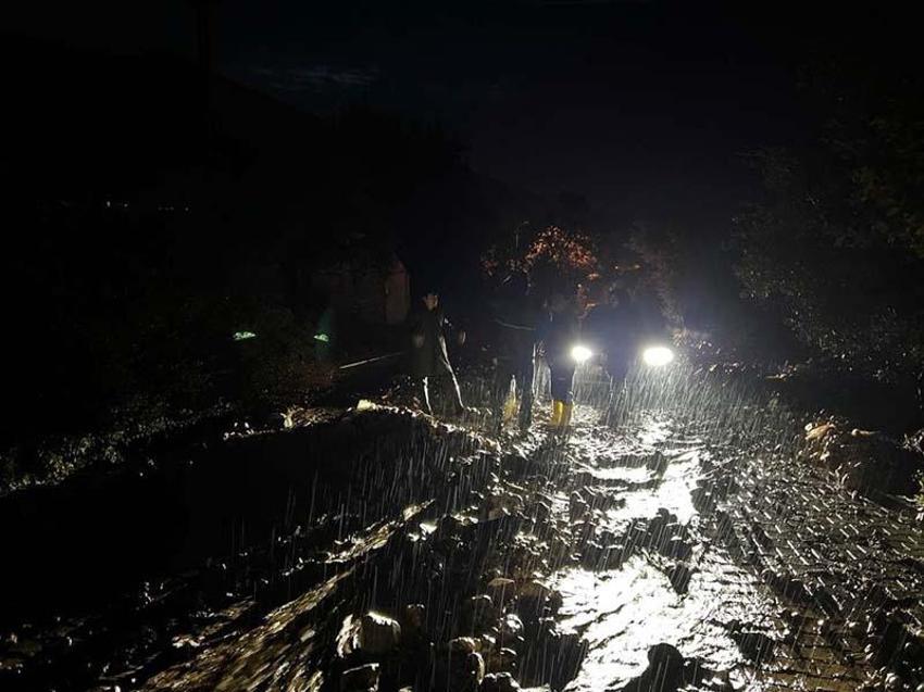 Antalya'da sel felaketi! Her yeri su bastı