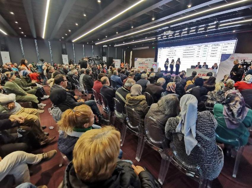 TOKİ sosyal konut projesi kura çekiminde adı çıkanlar sevinçten ağladı