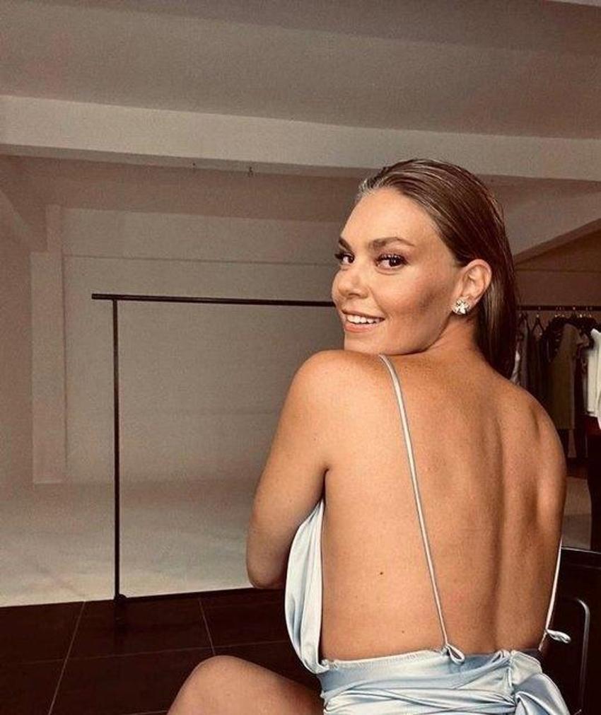 Aslı Enver sırt dekolteli pozlar paylaştı! Takipçilerinden yorum yağdı