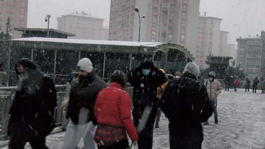 Şiddetli kar yağışı başlıyor! Meteoroloji son dakika duyurdu, İstanbul dahil çok sayıda ili vuracak