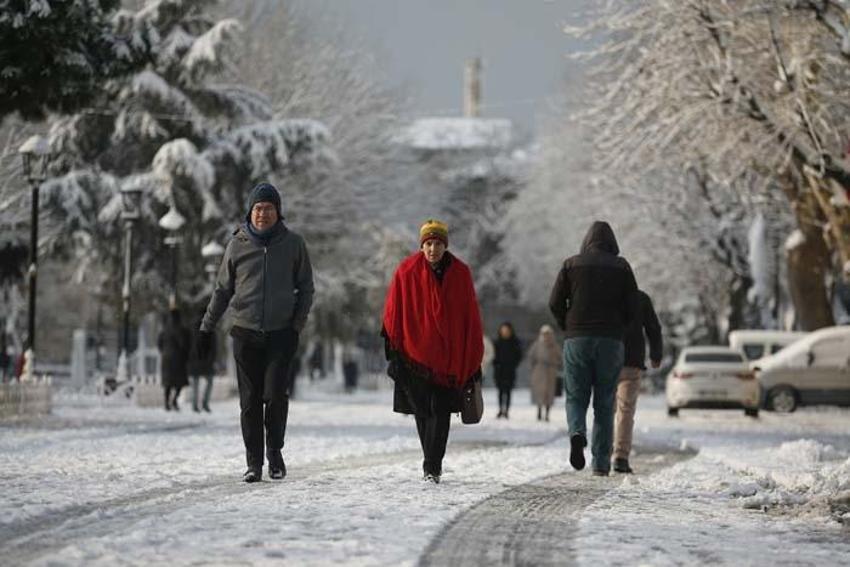 Şiddetli kar yağışı başlıyor! Meteoroloji son dakika duyurdu, İstanbul dahil çok sayıda ili vuracak