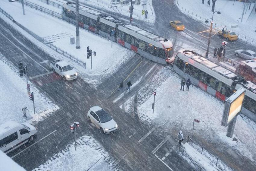 İstanbul'a çok kuvvetli kar geliyor! Sıcaklık 10 derece düşecek, Meteoroloji il il son dakika duyurdu