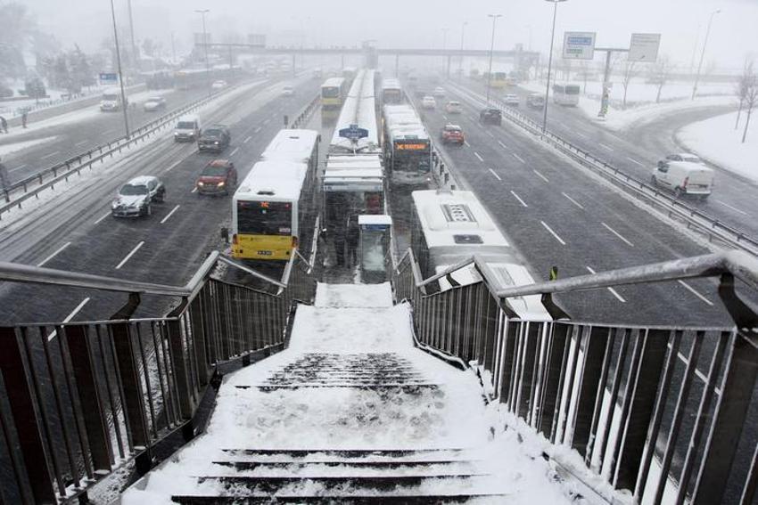 İstanbul'a çok kuvvetli kar geliyor! Sıcaklık 10 derece düşecek, Meteoroloji il il son dakika duyurdu