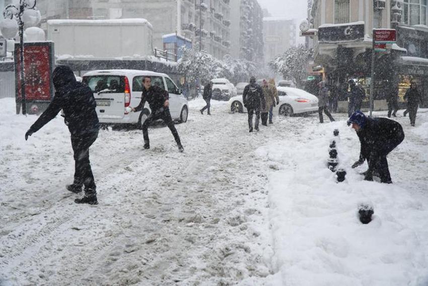 İstanbul'a çok kuvvetli kar geliyor! Sıcaklık 10 derece düşecek, Meteoroloji il il son dakika duyurdu