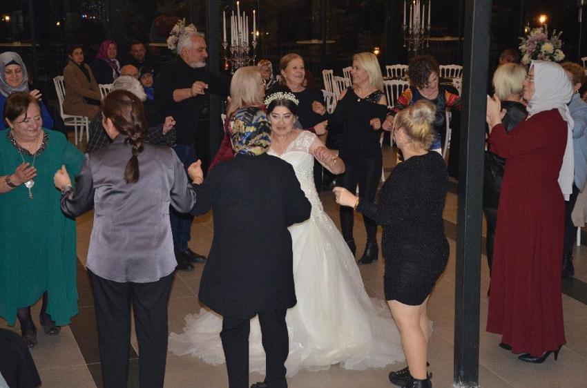 Damatsız düğün! 62 yaşında hayaline kavuştu