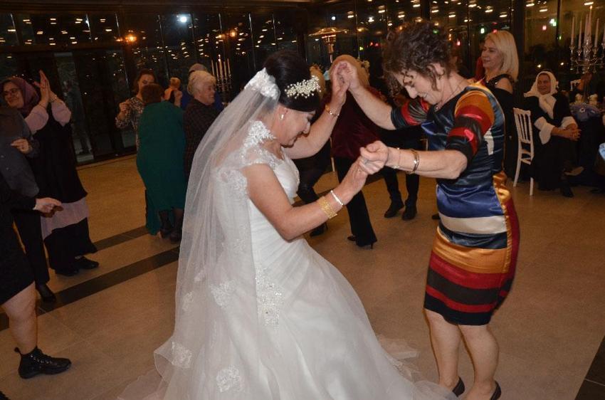 Damatsız düğün! 62 yaşında hayaline kavuştu