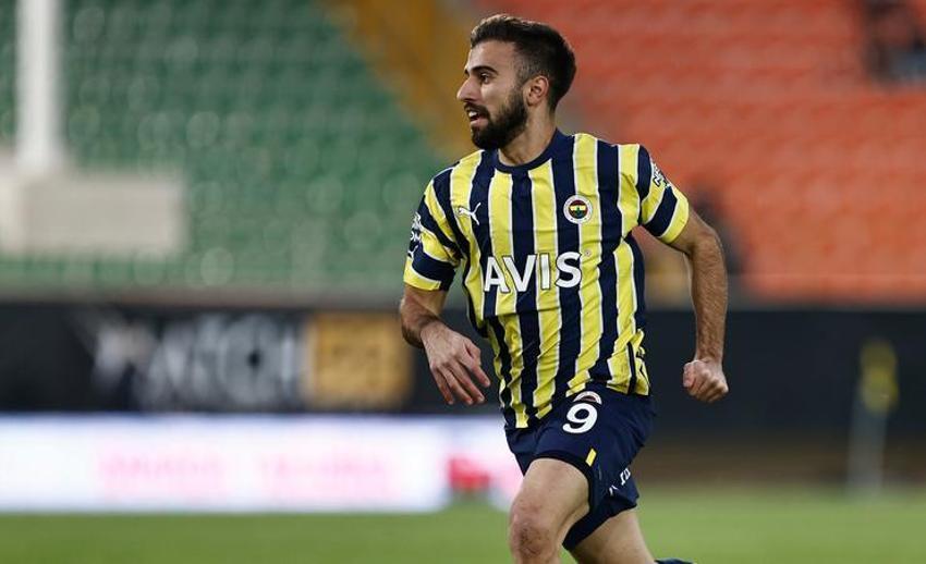 Fenerbahçe golcü oyuncu için büyük yarışta! Bomba iddia geldi, işler karışıyor