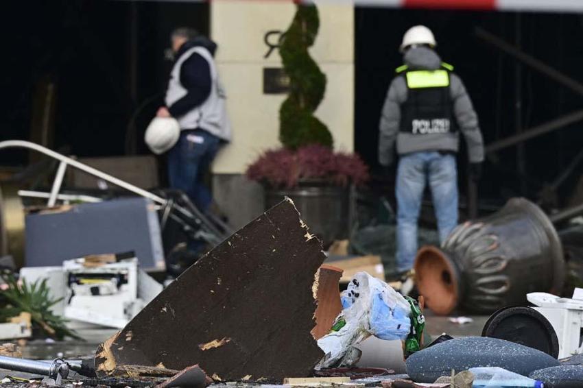 Berlin'de bin 500 balığın bulunduğu dev akvaryum patladı: 2 yaralı  