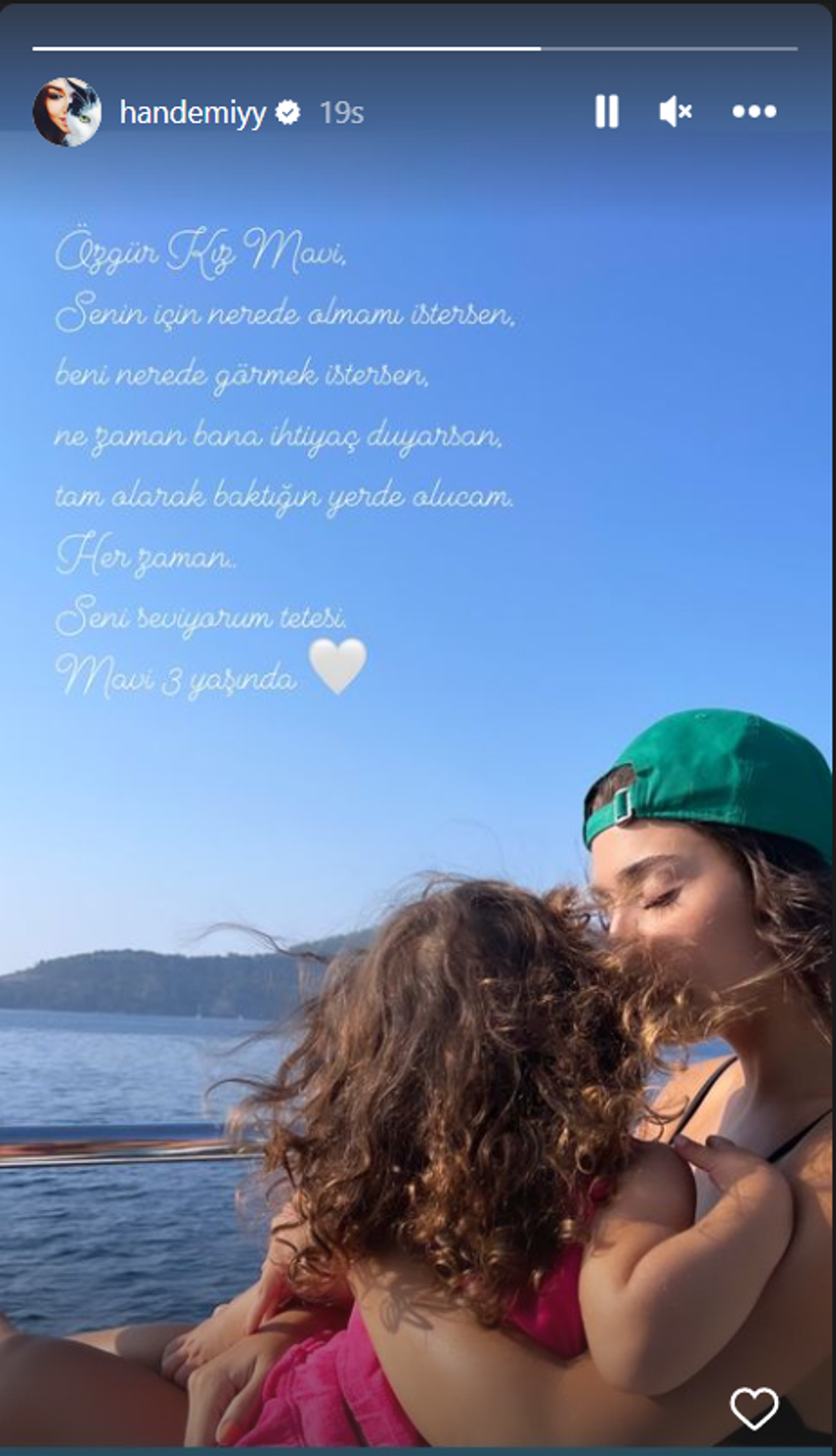 Hande Erçel çıkan aşk iddialarına yanıt verdi!