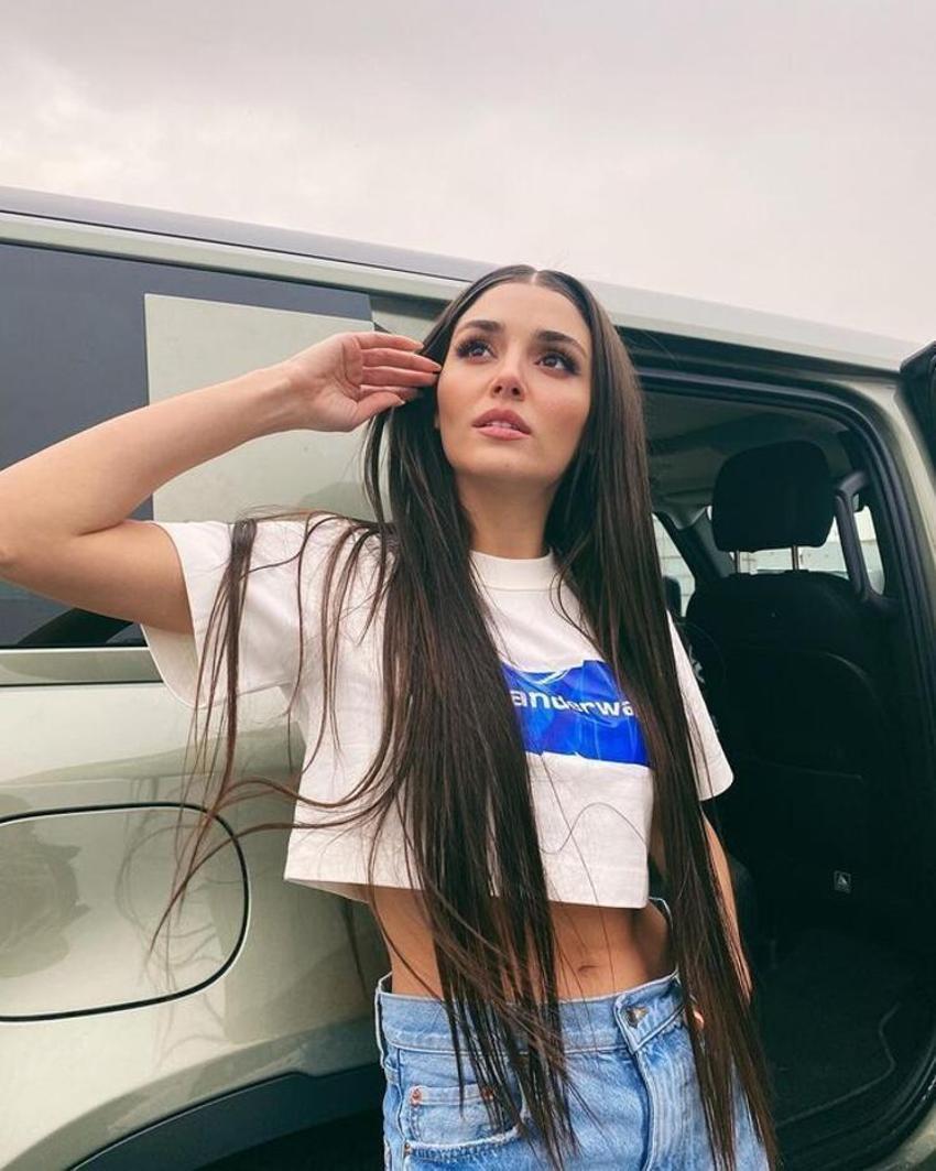 Hande Erçel çıkan aşk iddialarına yanıt verdi!