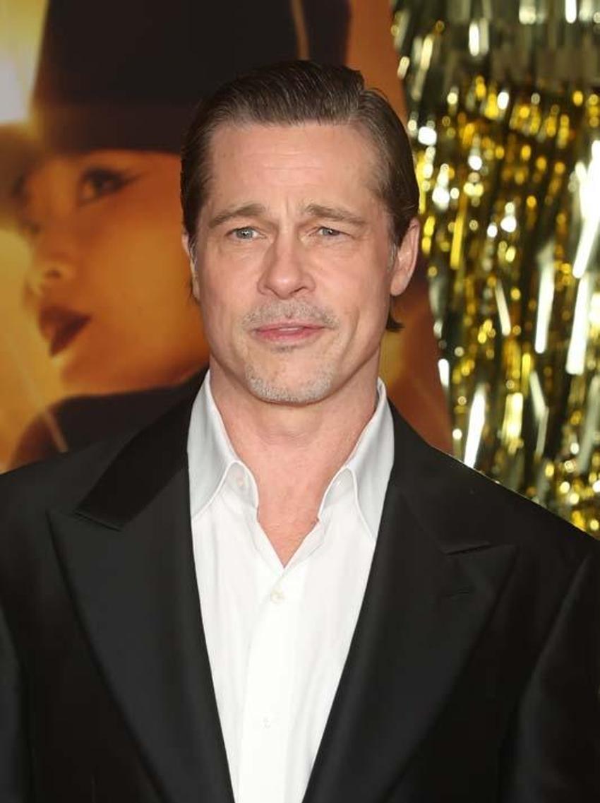 Brad Pitt yeni yılı yeni aşkıyla kutluyor!