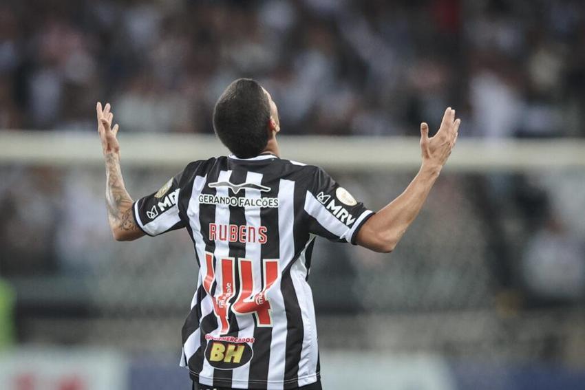 Ali Koç'tan Alioski'yi bitiren transfer! Fenerbahçe yeni Roberto Carlos'u buldu