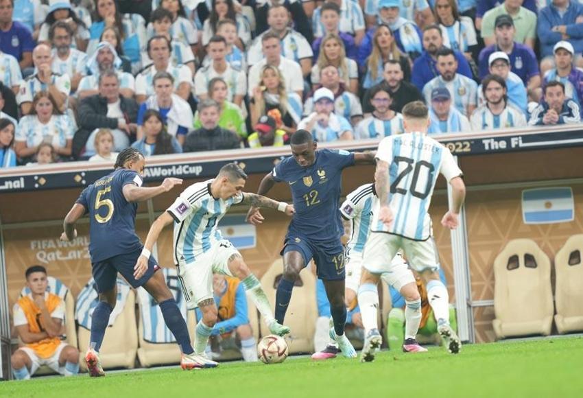 Martinez'i, Di Maria'yı, Messi'yi bıraktılar ona saldırdılar: Rezalet