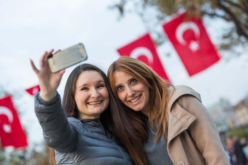 TÜİK merak edilen rakamları açıkladı! İşte Türkiye'nin yeni nüfus sayısı ve en popüler isimleri