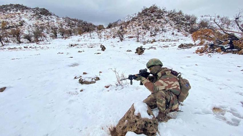 Mehmetçik sınır hattında! Eksi 25'te nefes kesen görüntüler