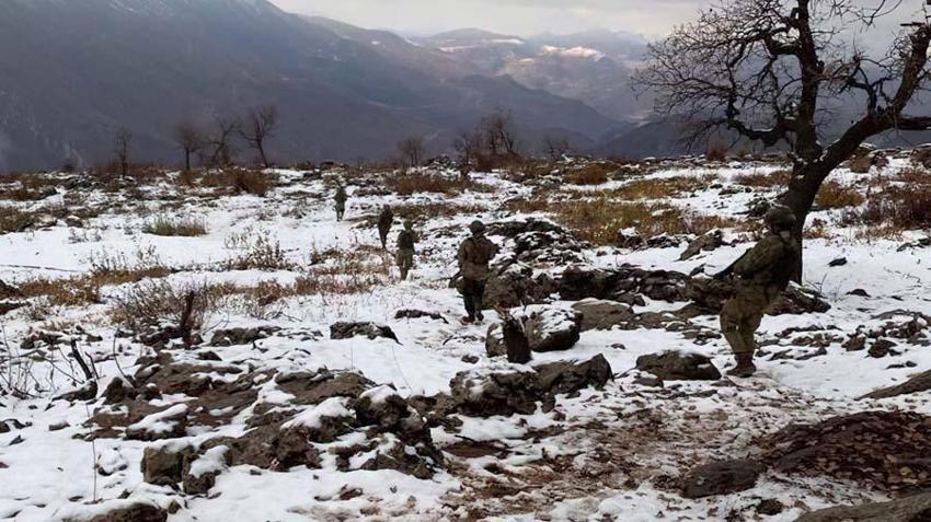 Mehmetçik sınır hattında! Eksi 25'te nefes kesen görüntüler