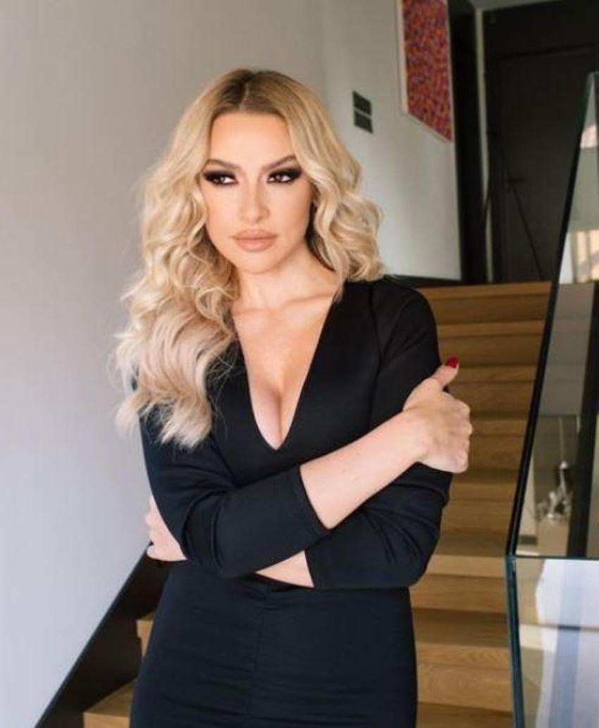 Hadise'ye 24 yıl sonra ikinci şok! Anne ve babası yine boşandı