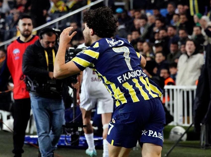 Topu ayağına alır almaz Fenerbahçe taraftarları ayağa kalkıyor! 'Adam Phillip Lahm gibi...'