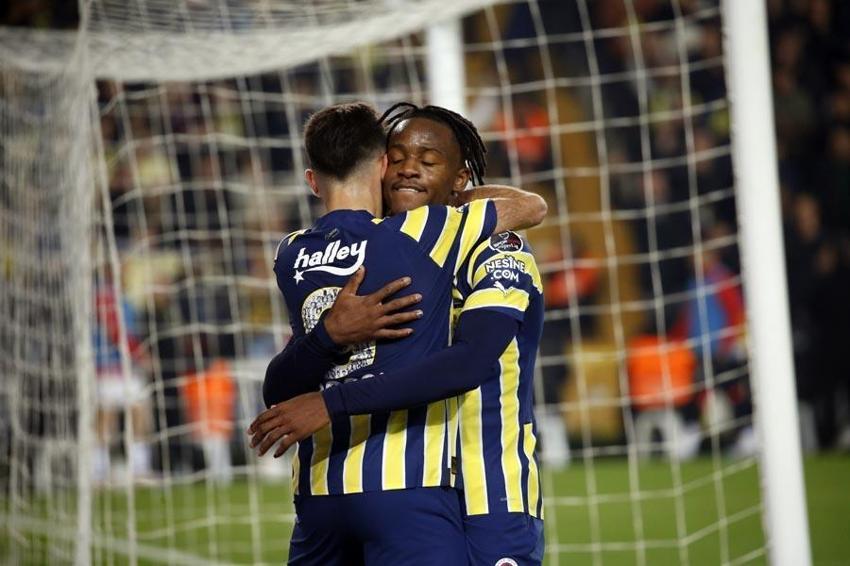 Topu ayağına alır almaz Fenerbahçe taraftarları ayağa kalkıyor! 'Adam Phillip Lahm gibi...'