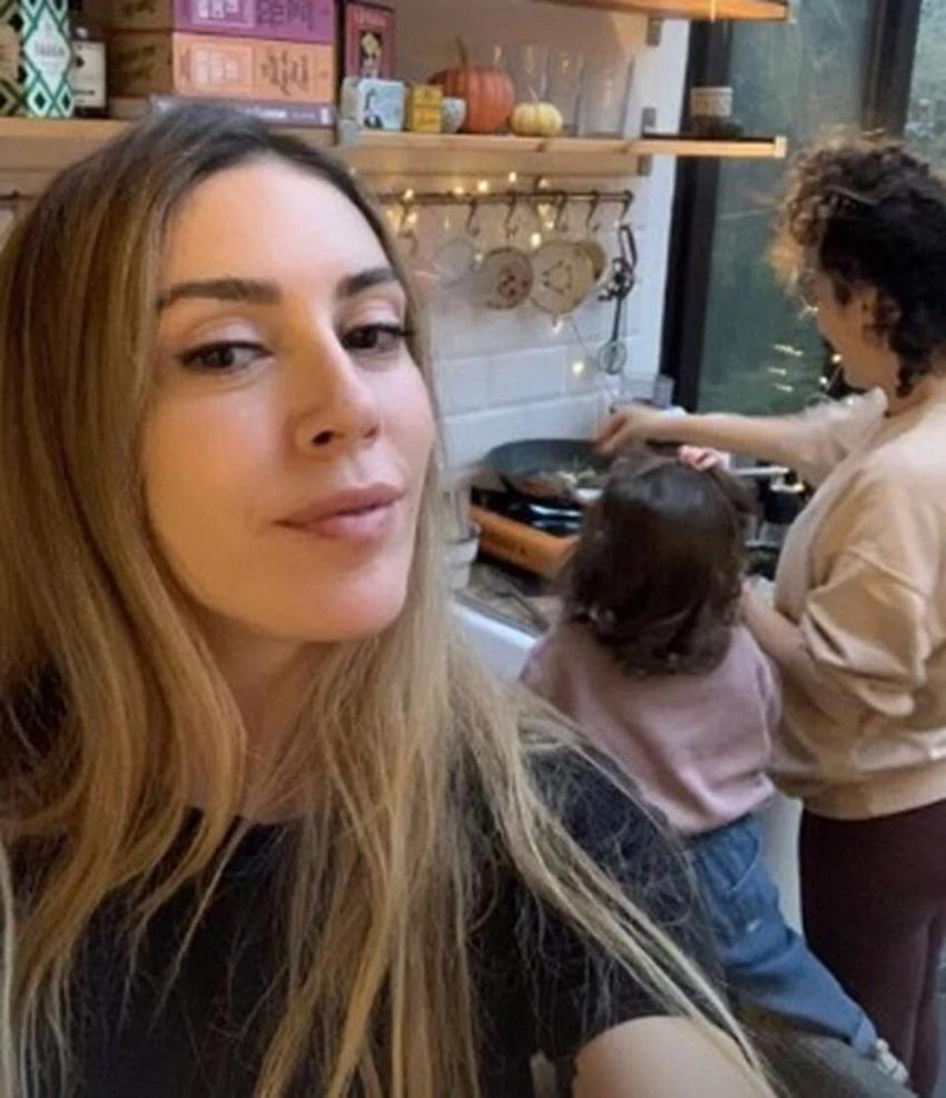 Sinem Kobal kızı Lalin ile mutfak hallerini paylaştı! "Ne kadar büyümüş"
