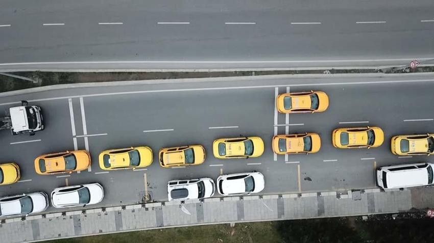 Taksi ücretlerine zam geldi! Taksiciler güncelleme için uzun kuyruklar oluşturdu