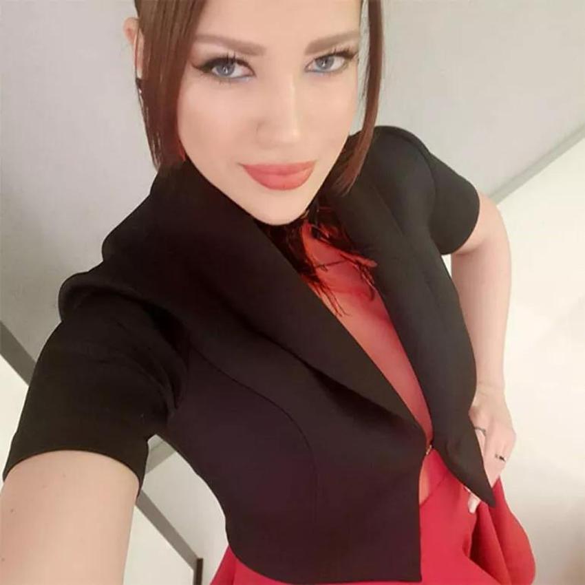 Esra Sönmezer: Kimseyle aynı yatakta uyumuyorum!