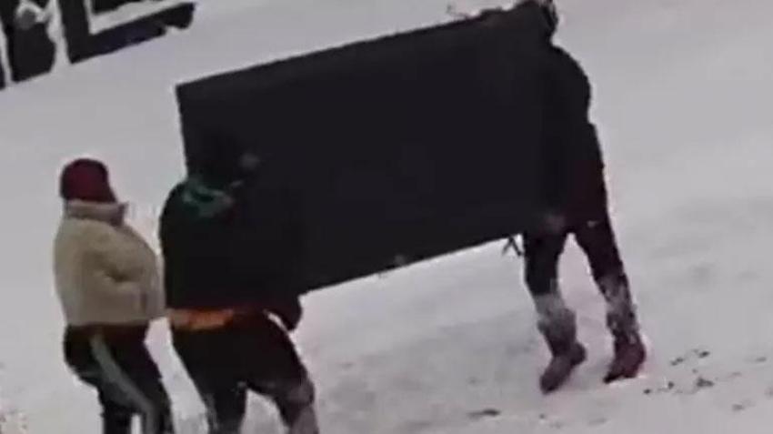 ABD 'yüzyılın fırtınası'nda kabusu yaşıyor! Yağmalar başladı, halk sokakta Biden tatilde