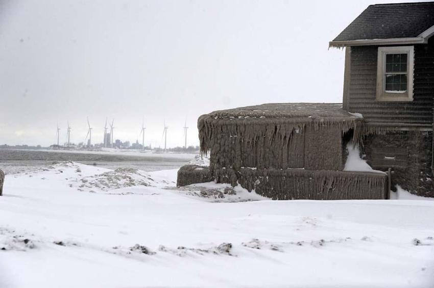 ABD 'yüzyılın fırtınası'nda kabusu yaşıyor! Yağmalar başladı, halk sokakta Biden tatilde