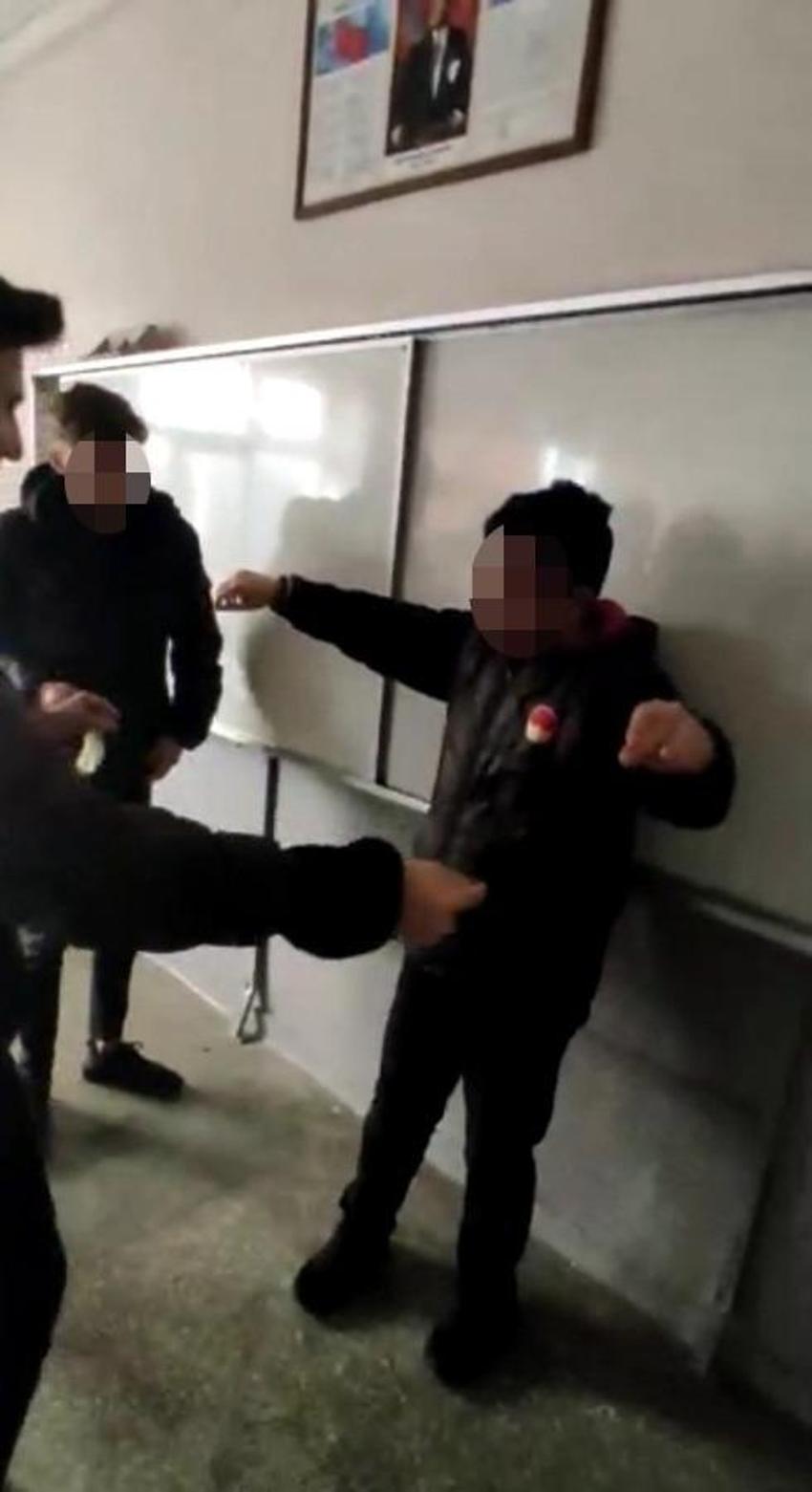 Lisede rezalet görüntü! Zorla yaptırdılar, öğrenciler gözaltına alındı
