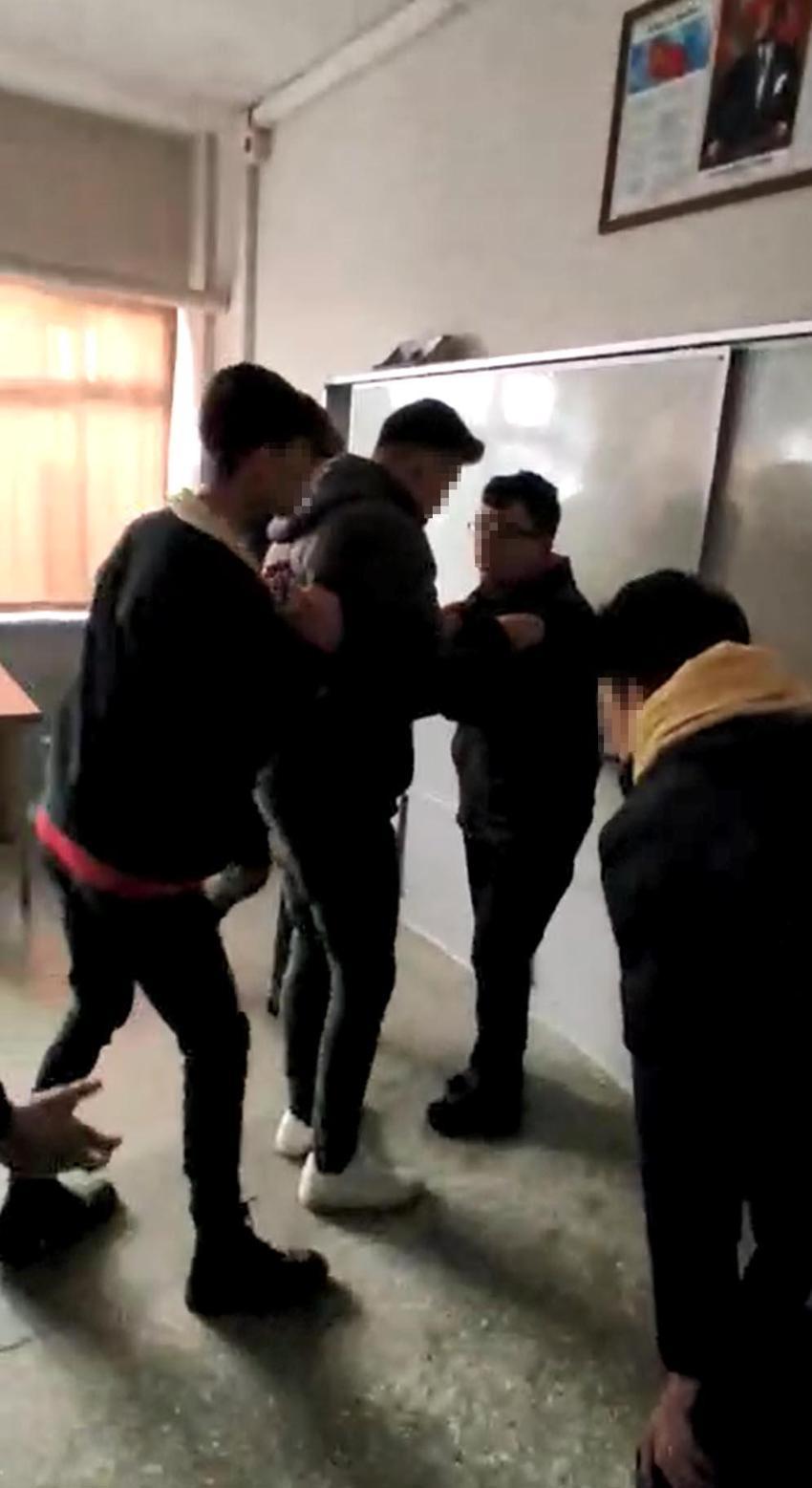 Lisede rezalet görüntü! Zorla yaptırdılar, öğrenciler gözaltına alındı