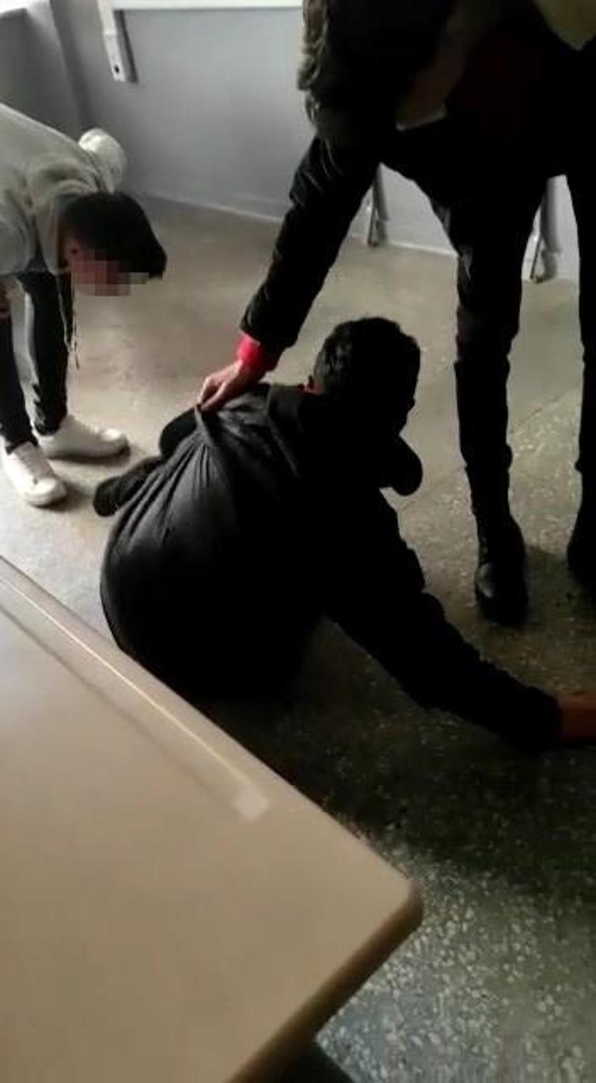 Lisede rezalet görüntü! Zorla yaptırdılar, öğrenciler gözaltına alındı