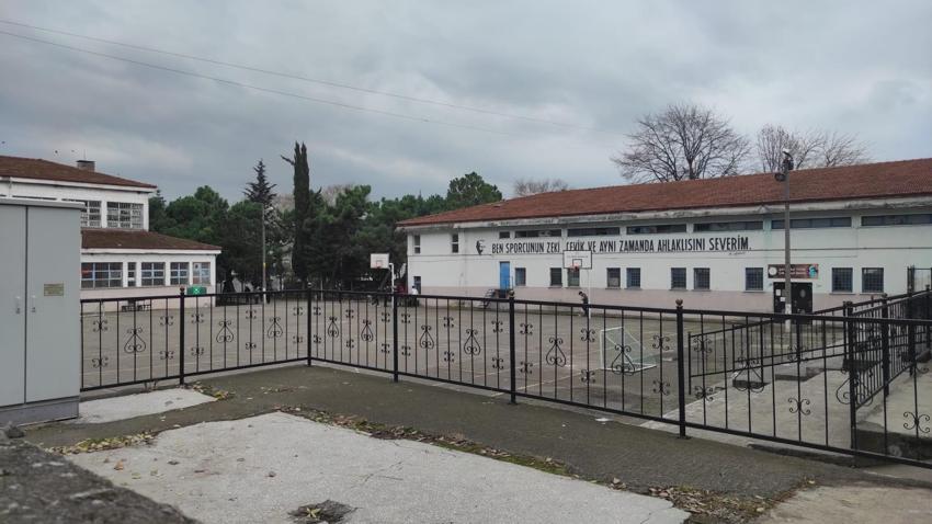 Lisede rezalet görüntü! Zorla yaptırdılar, öğrenciler gözaltına alındı