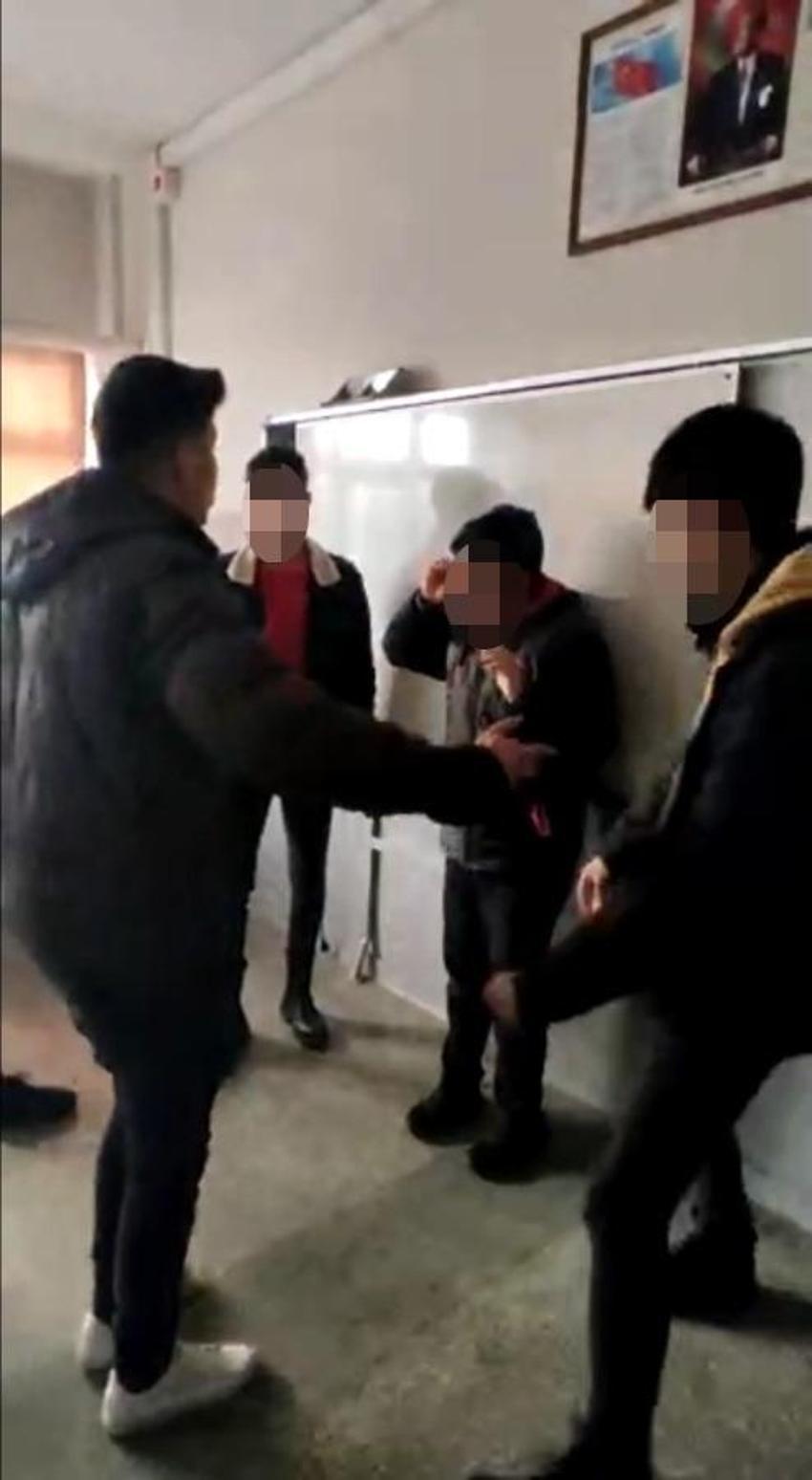 Lisede rezalet görüntü! Zorla yaptırdılar, öğrenciler gözaltına alındı