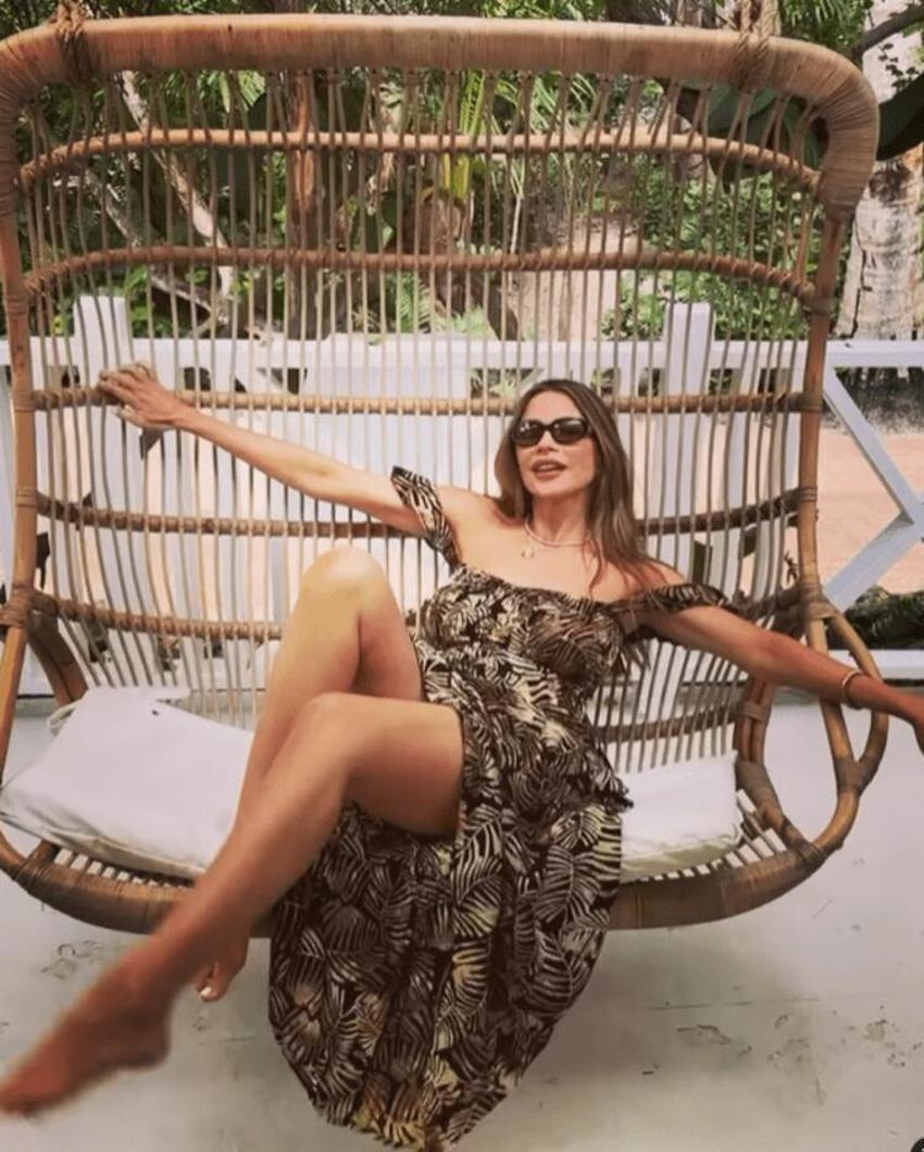 Ünlü oyuncu Sofia Vergara bikinili ayna pozuyla sosyal medyayı salladı!