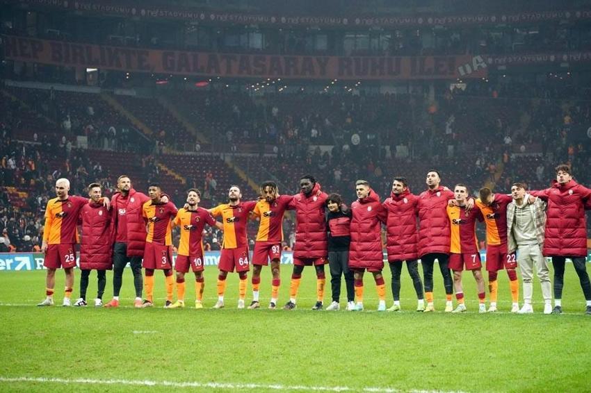 Galatasaray'ın stoperi değil diyorlardı! Okan Buruk göndereceği yerde maaşına zam yaptı
