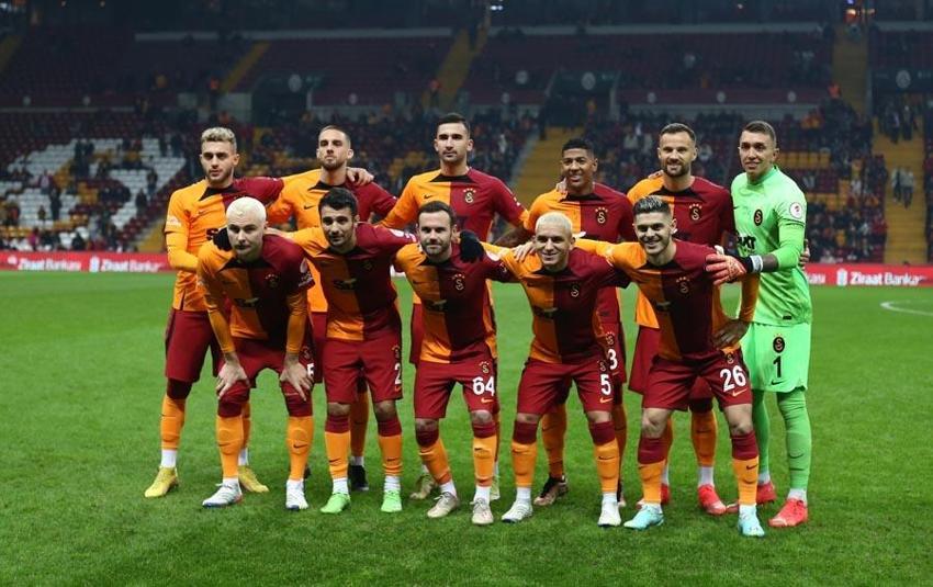 Galatasaray'ın stoperi değil diyorlardı! Okan Buruk göndereceği yerde maaşına zam yaptı