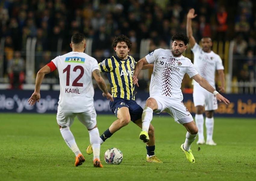 Ali Koç sahanın ortasında kalp pili duran sol beki getiriyor! Camia da şaşkın Jorge Jesus da 