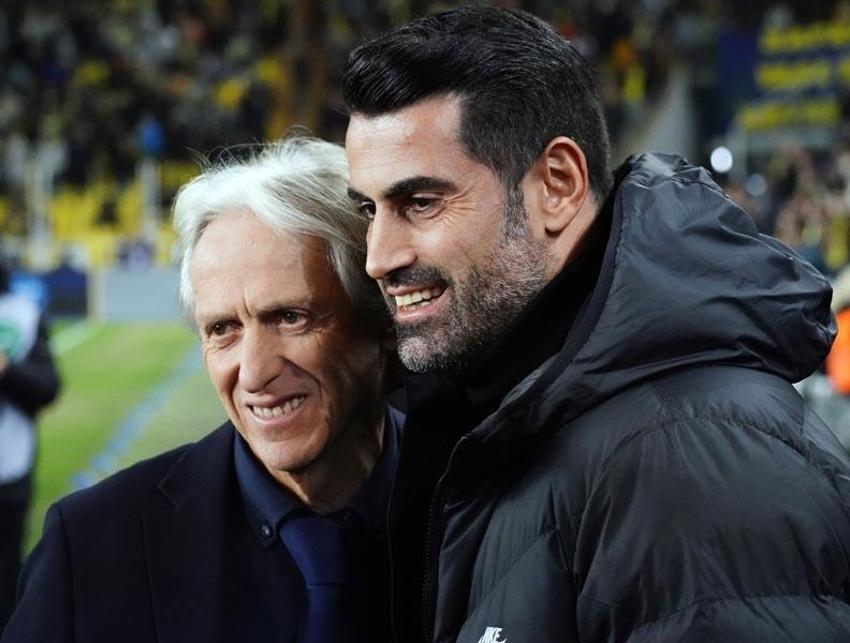 Ali Koç sahanın ortasında kalp pili duran sol beki getiriyor! Camia da şaşkın Jorge Jesus da 