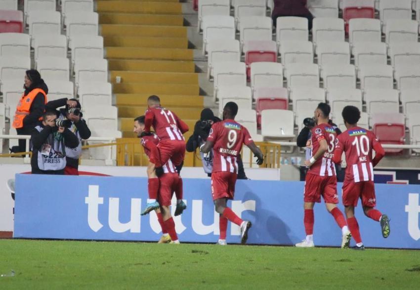 Galatasaray-Sivasspor maçına damga vuran karar! Fenerbahçe'den olay paylaşım
