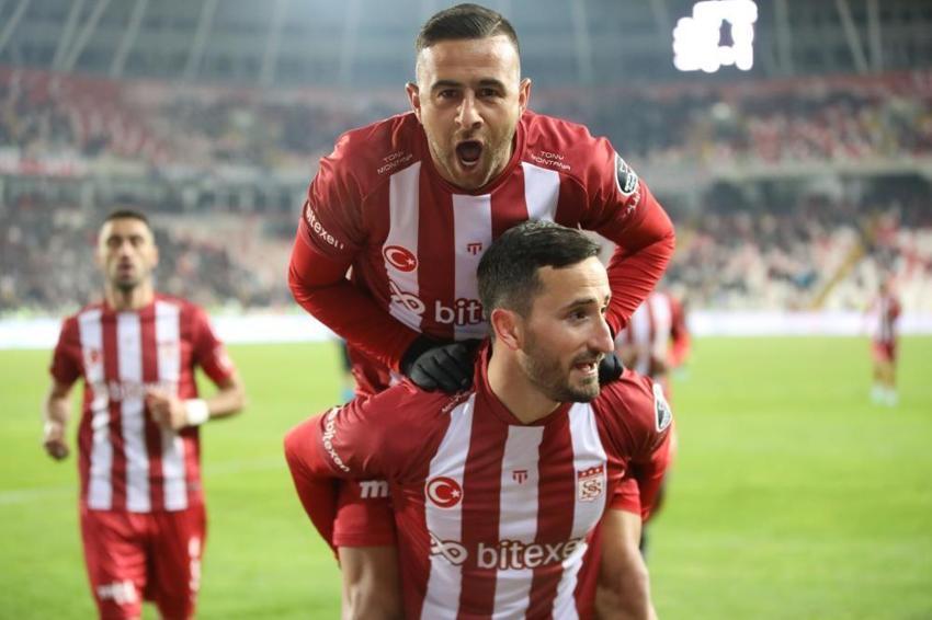 Galatasaray-Sivasspor maçına damga vuran karar! Fenerbahçe'den olay paylaşım