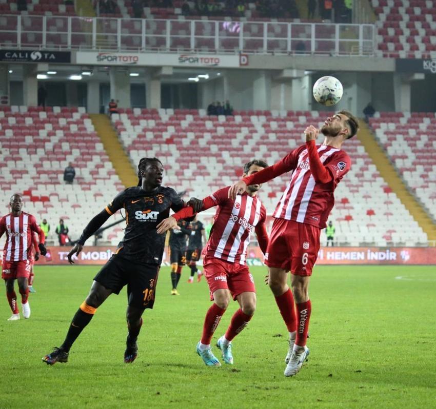 Galatasaray-Sivasspor maçına damga vuran karar! Fenerbahçe'den olay paylaşım