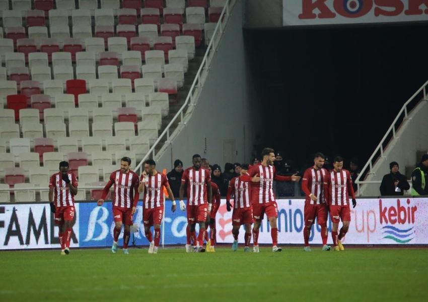 Galatasaray-Sivasspor maçına damga vuran karar! Fenerbahçe'den olay paylaşım