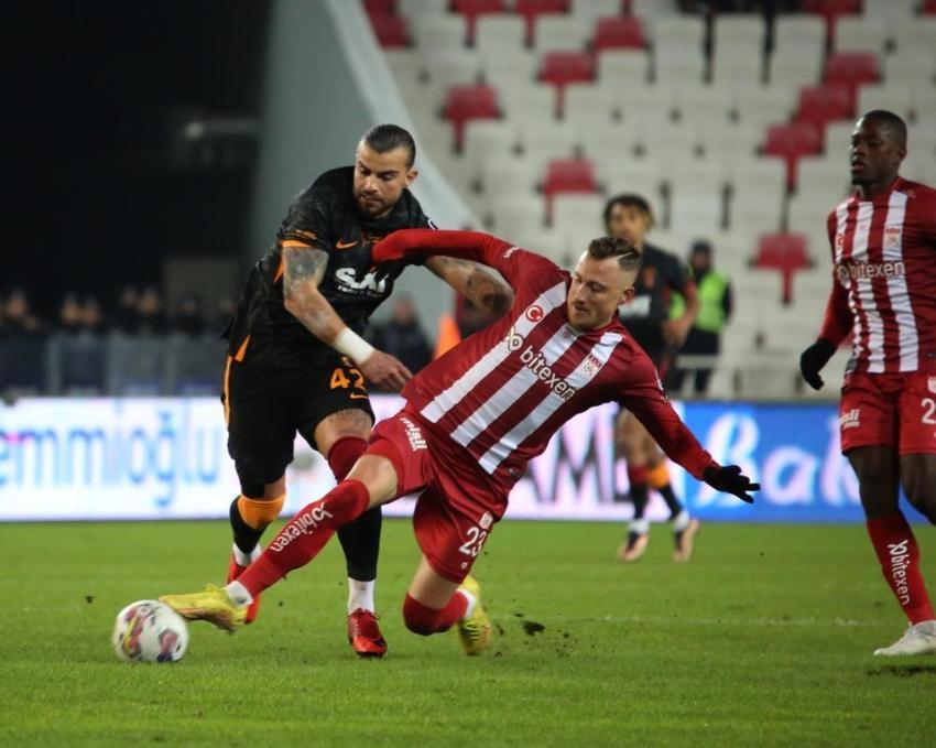Galatasaray-Sivasspor maçına damga vuran karar! Fenerbahçe'den olay paylaşım