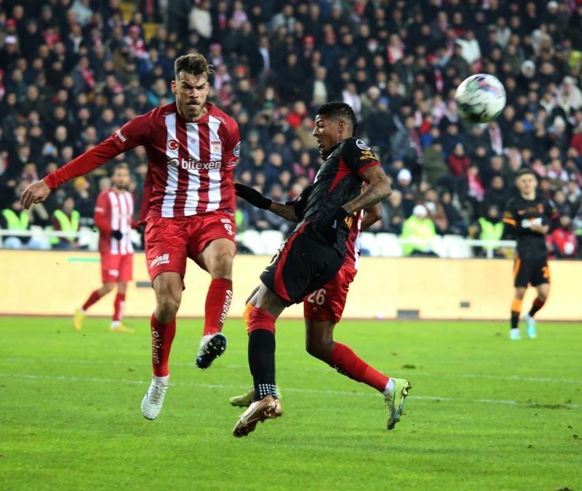 Galatasaray-Sivasspor maçına damga vuran karar! Fenerbahçe'den olay paylaşım