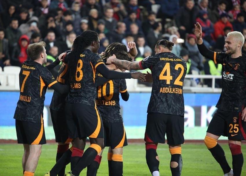 Sarri boşu boşuna peşine düşmemiş! Sivasspor maçına damga vurdu sosyal medya yıkıldı