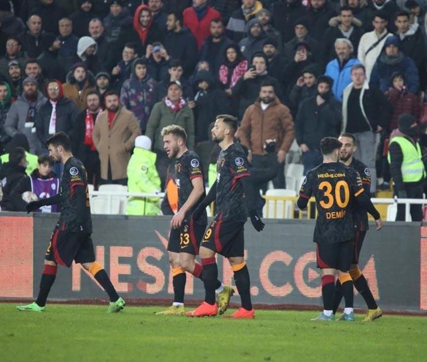 Sarri boşu boşuna peşine düşmemiş! Sivasspor maçına damga vurdu sosyal medya yıkıldı